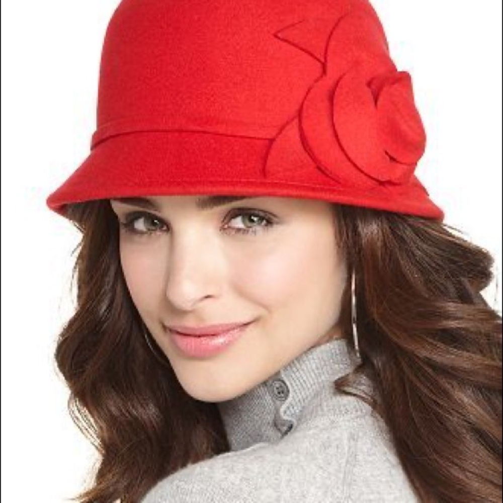 Nine West Cloche Flower Hat (100% wool)